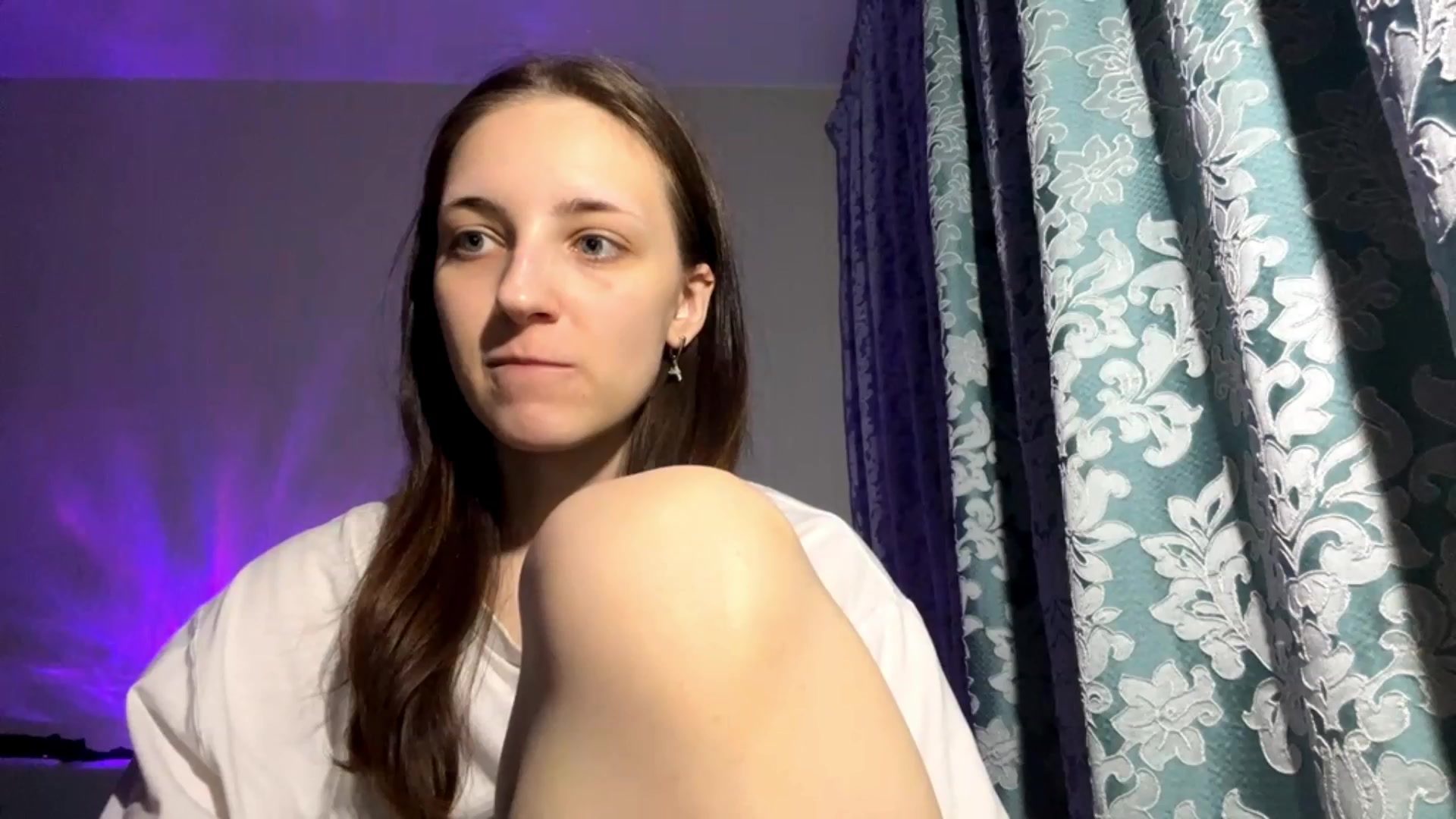 LIANA_MOAN Live Cam Screenshot – 2025-08-20 22:22:38