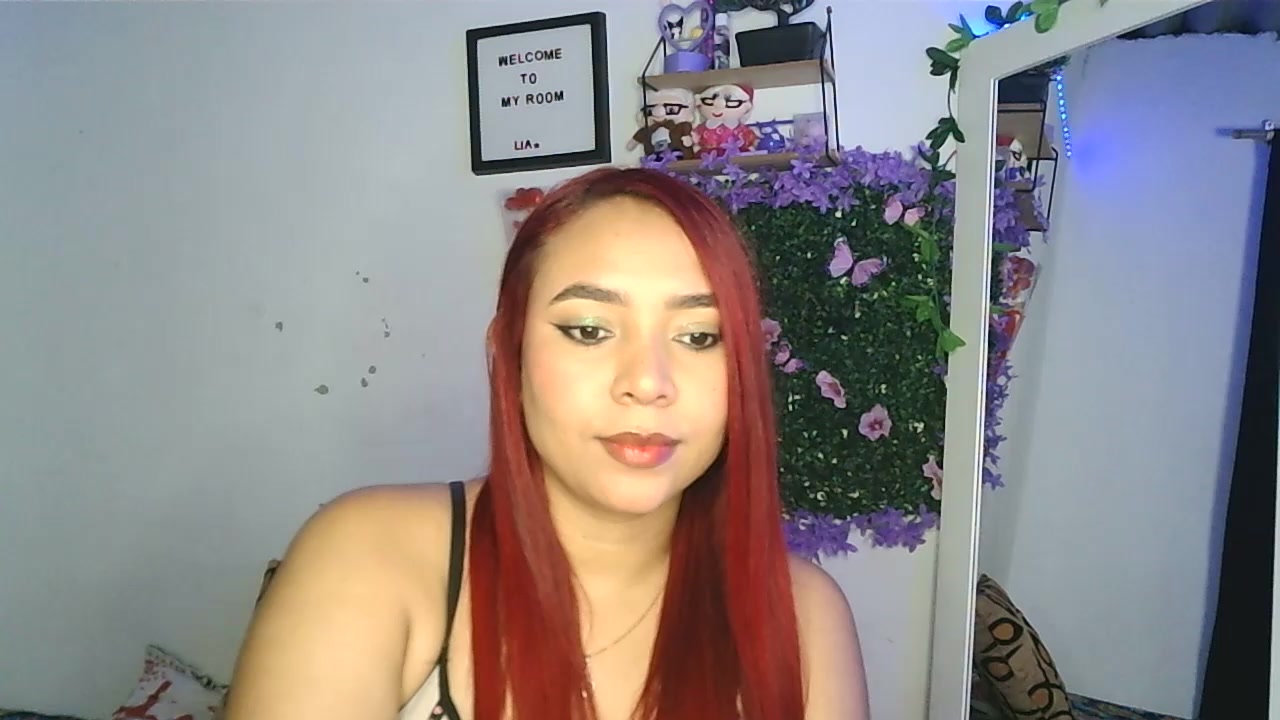 LIAWHITE26 Live Cam Screenshot – 2025-08-19 23:55:25