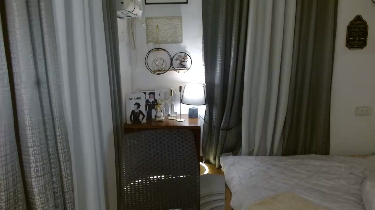 LLOYD_LONG Live Cam Screenshot – 2025-08-05 11:04:23