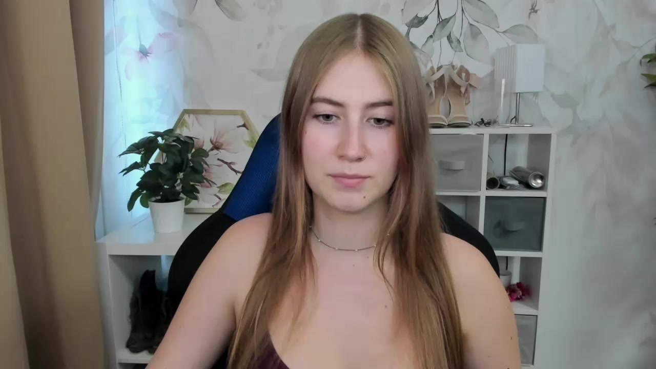 LOVE_xMegan Live Cam Screenshot – 2025-08-04 14:36:23
