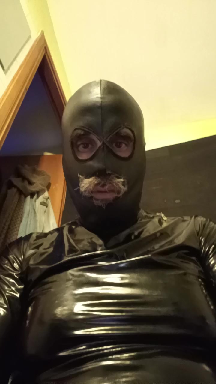 LatexBoy74 Live Cam Screenshot – 2025-08-24 01:31:37