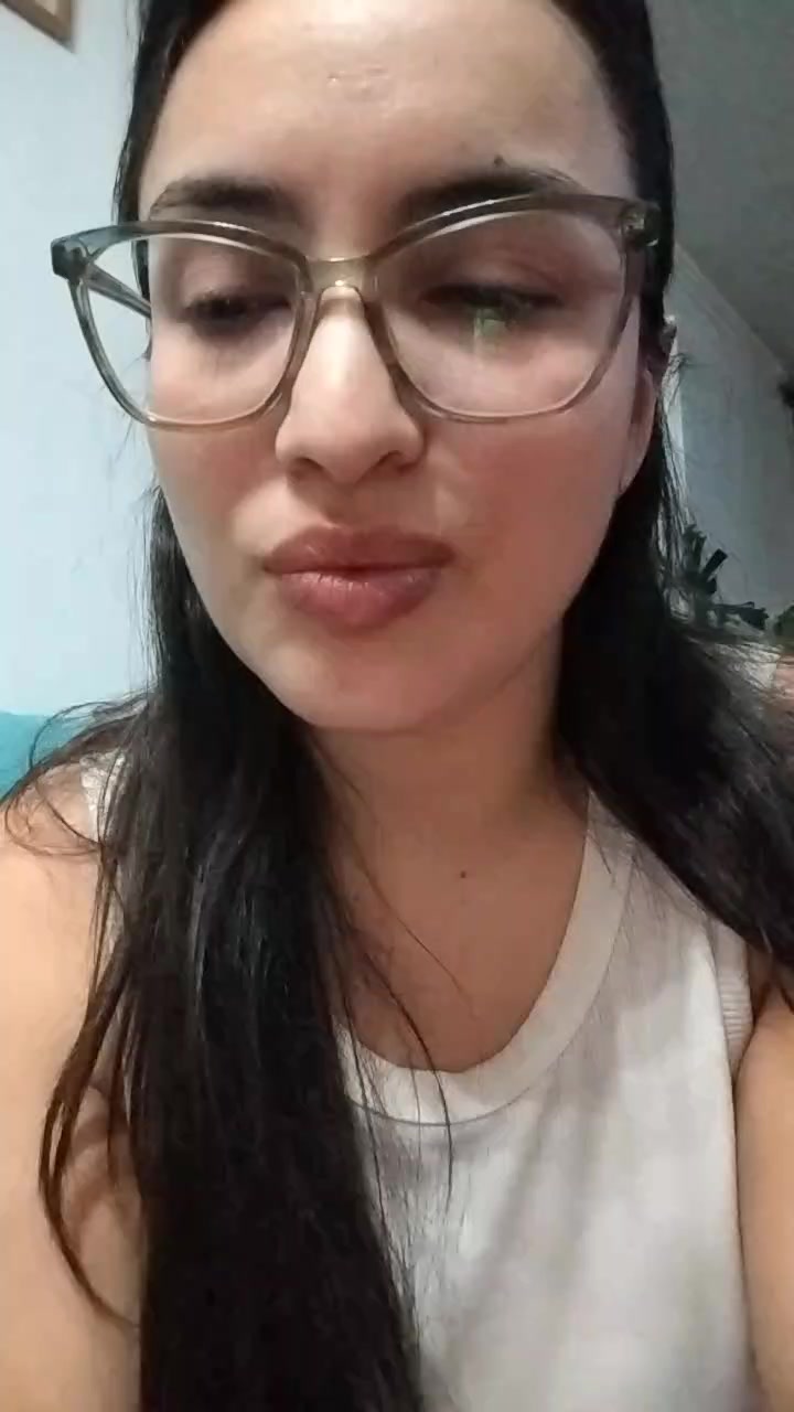 Latinaakita4 Live Cam Screenshot – 2025-08-04 05:42:57