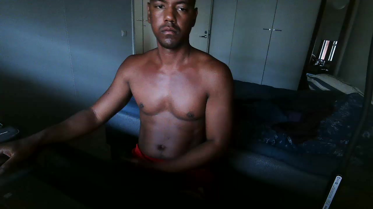 LatinoHotMoreno Live Cam Screenshot – 2025-08-12 05:46:15