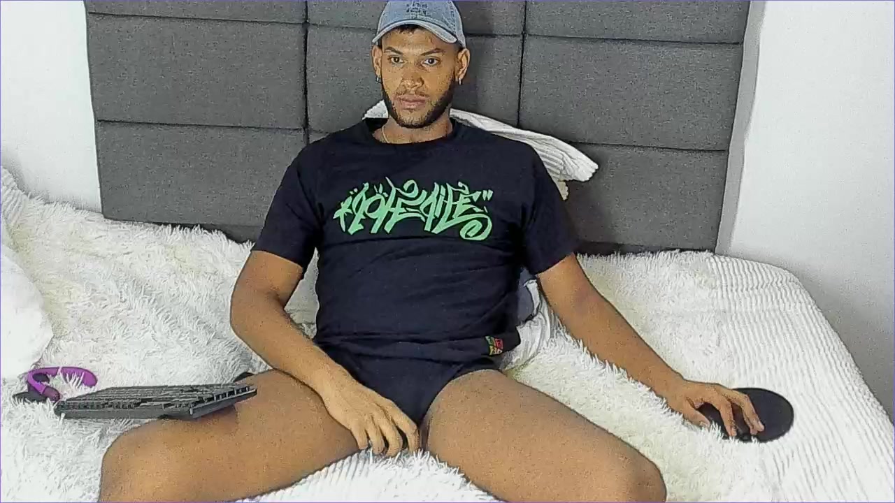Lebronsbigcock Live Cam Screenshot – 2025-08-05 11:02:32