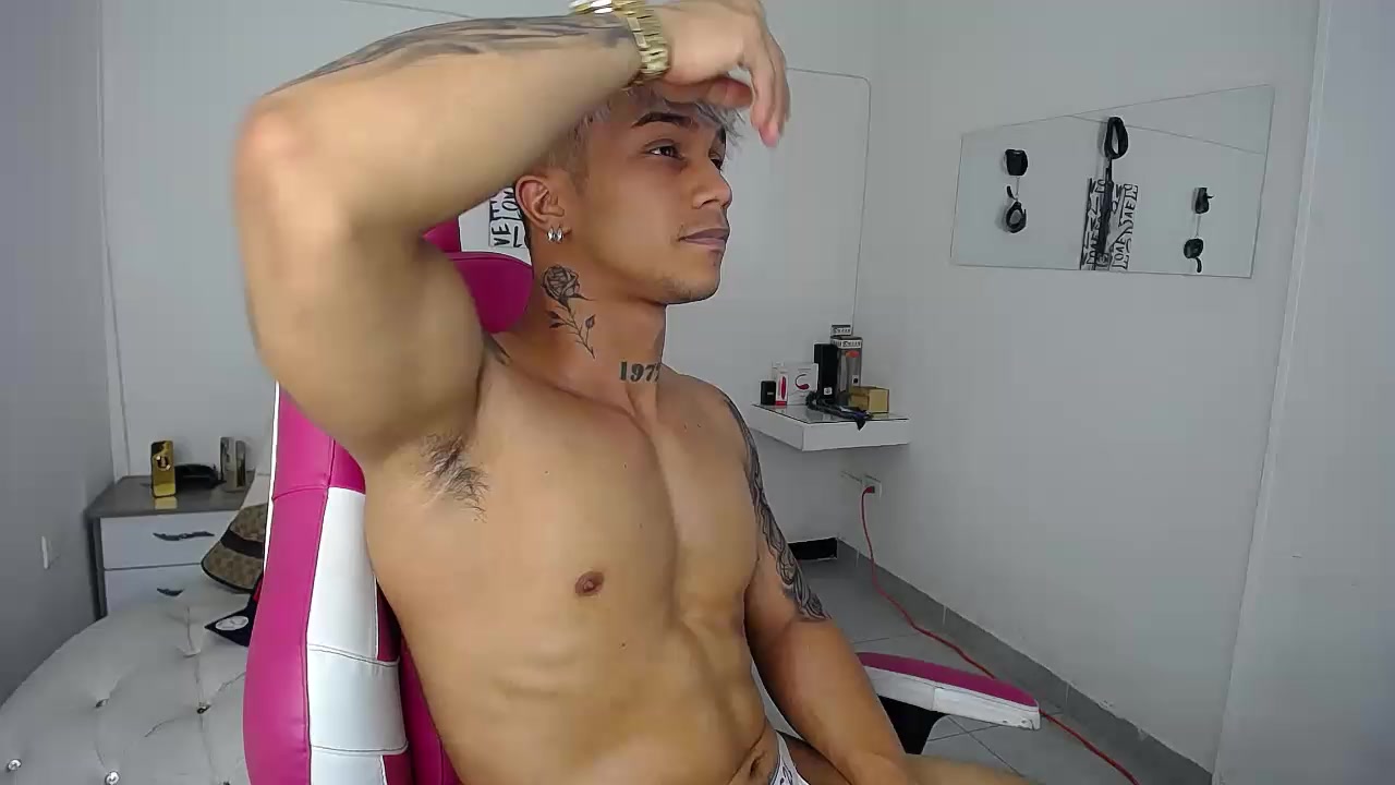 Leonard_Price Live Cam Screenshot – 2025-08-05 20:30:50