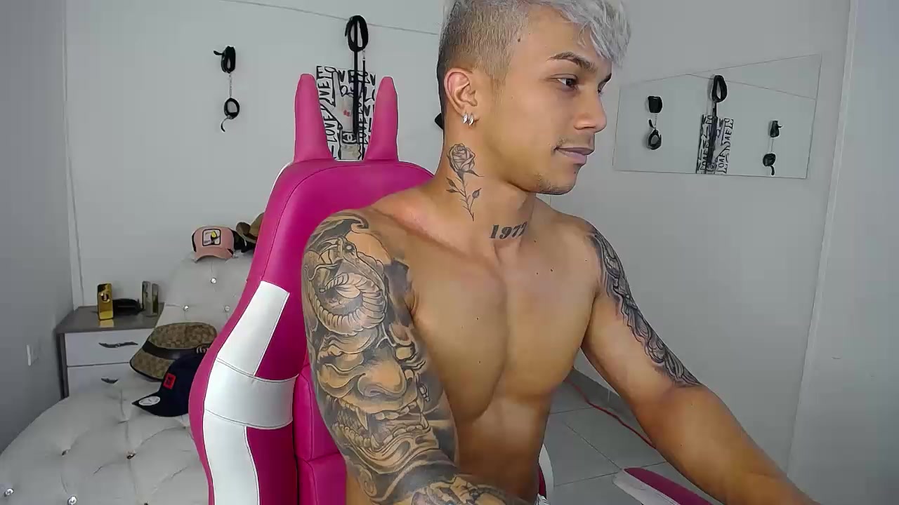 Leonard_Price Live Cam Screenshot – 2025-08-05 20:48:42