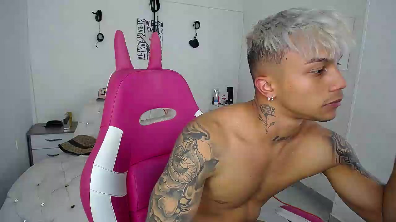 Leonard_Price Live Cam Screenshot – 2025-08-16 05:46:11
