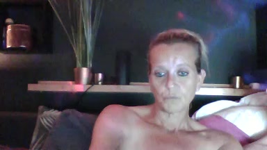 Leukstel1977 Live Cam Screenshot – 2025-08-19 21:23:16