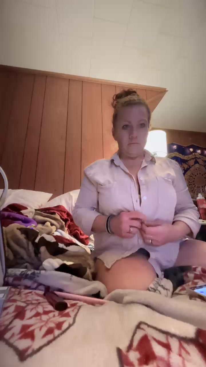 LilBitofSass4U Live Cam Screenshot – 2025-08-05 04:26:58