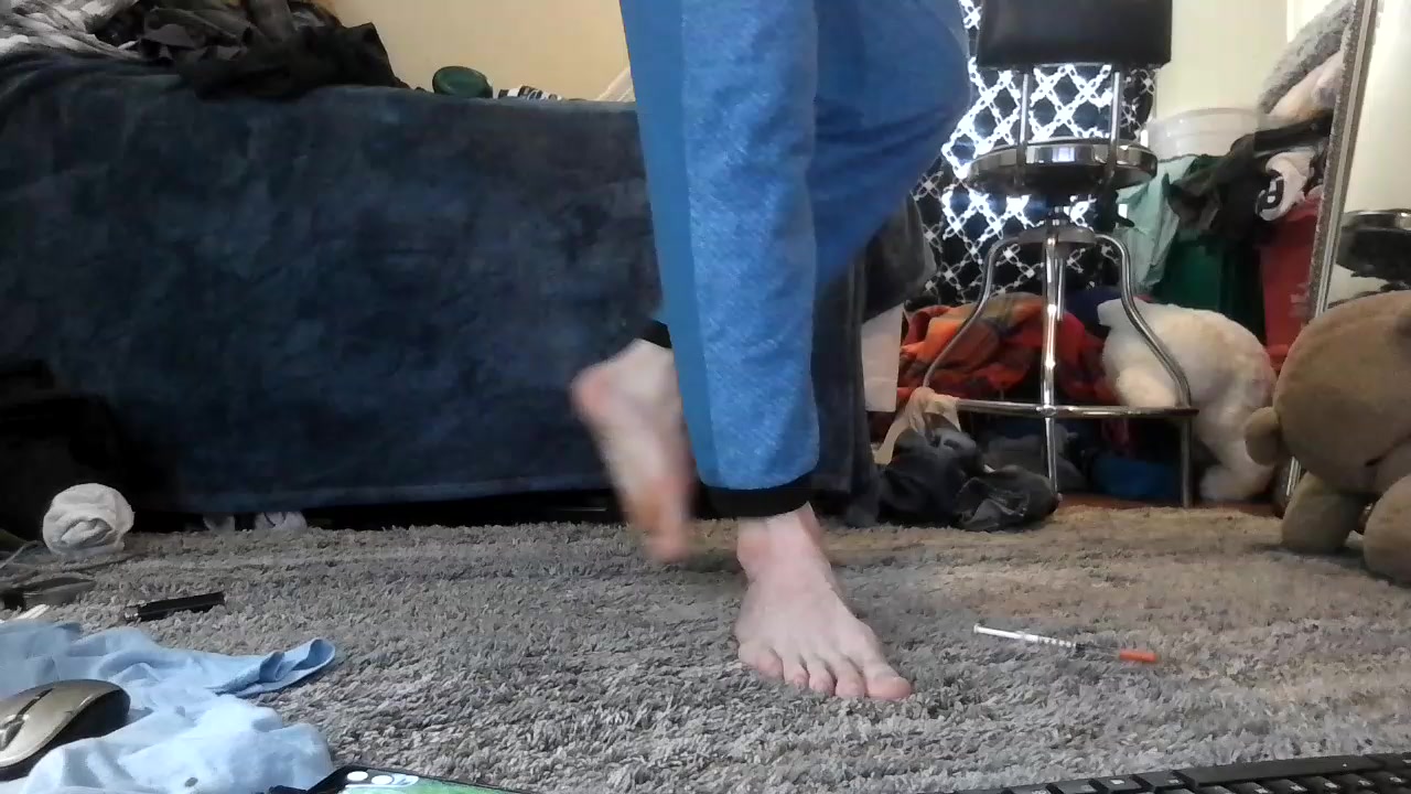 LittleSneakers9 Live Cam Screenshot – 2025-08-03 22:56:34