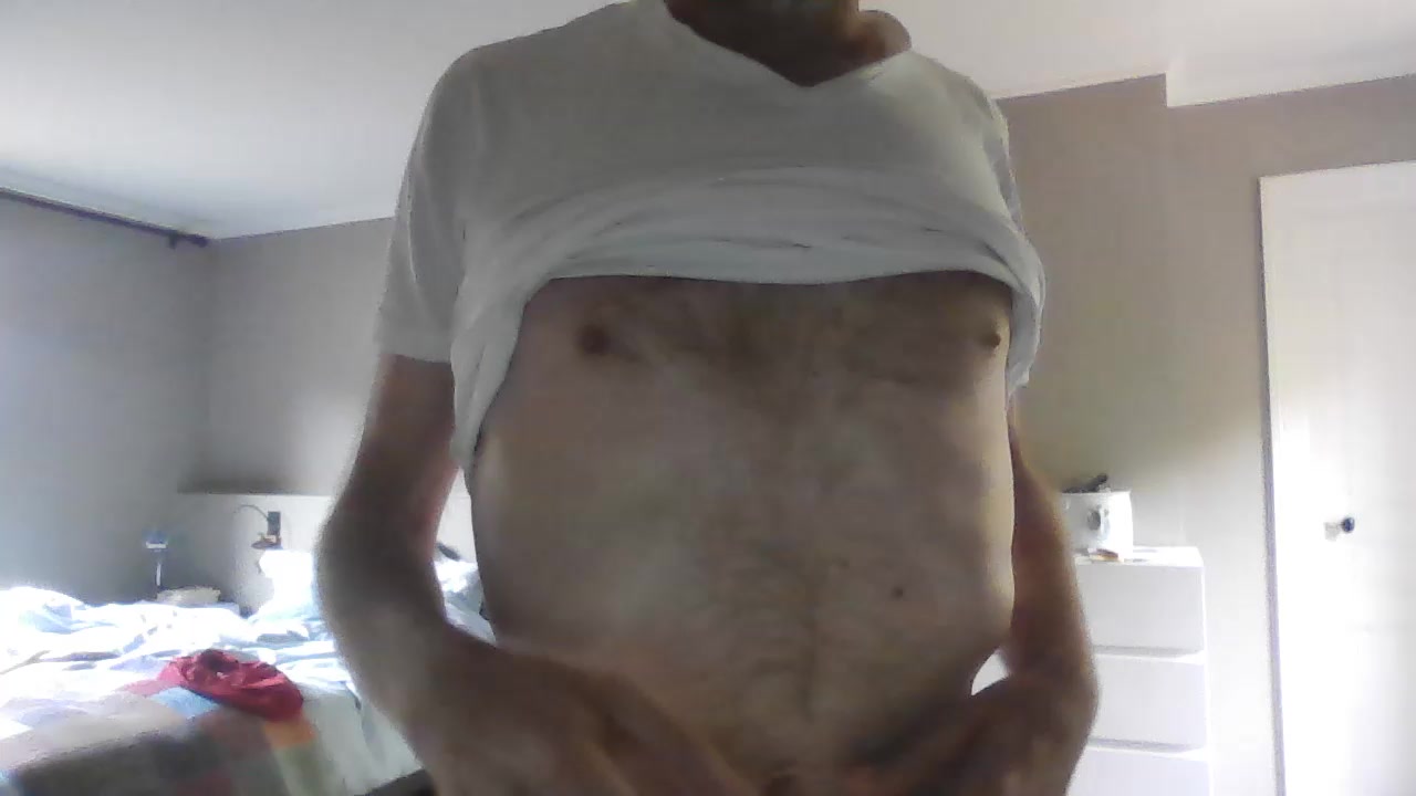 Lngdckparis Live Cam Screenshot – 2025-08-26 10:46:46