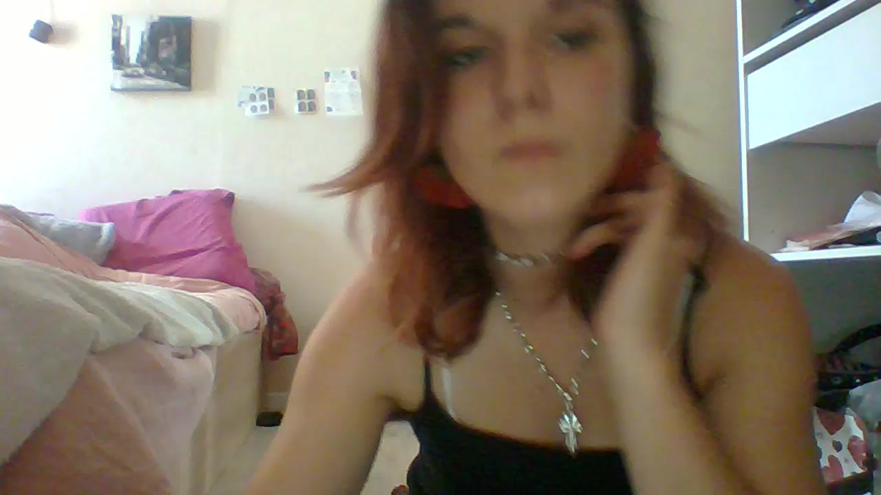 Lolabtrs Live Cam Screenshot – 2025-08-14 13:08:14
