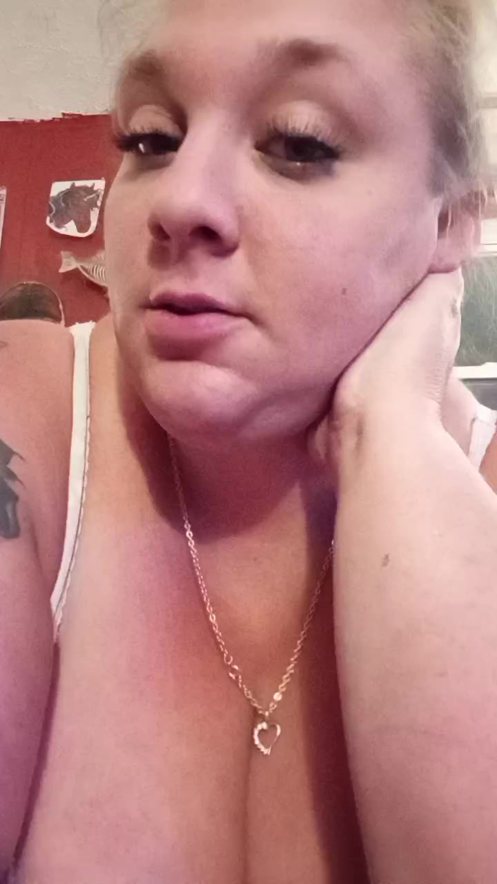 LoneBBW420 Live Cam Screenshot – 2025-08-06 02:21:50
