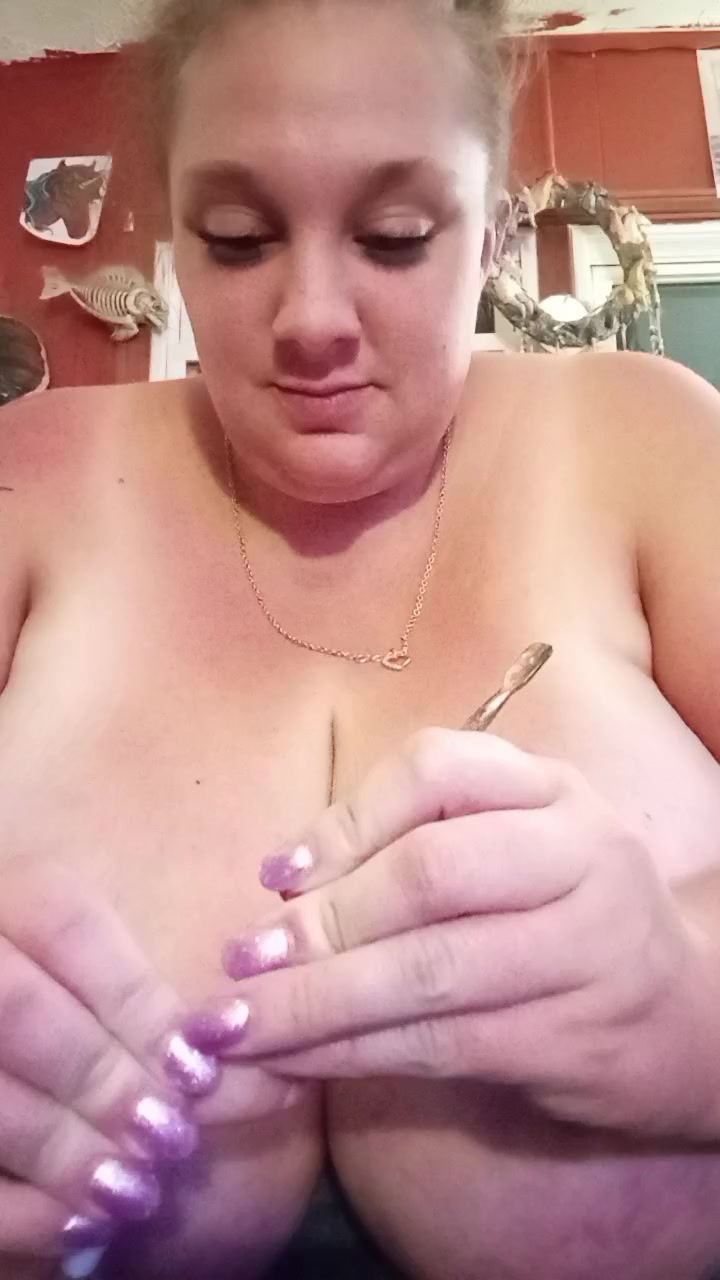 LoneBBW420 Live Cam Screenshot – 2025-08-06 03:18:19