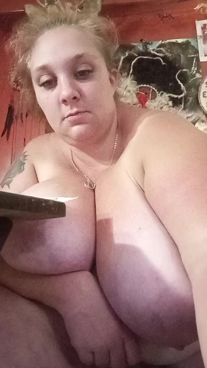 LoneBBW420 Live Cam Screenshot – 2025-08-17 01:23:21