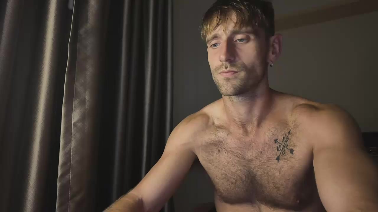 LukeGunn Live Cam Screenshot – 2025-08-17 23:45:31