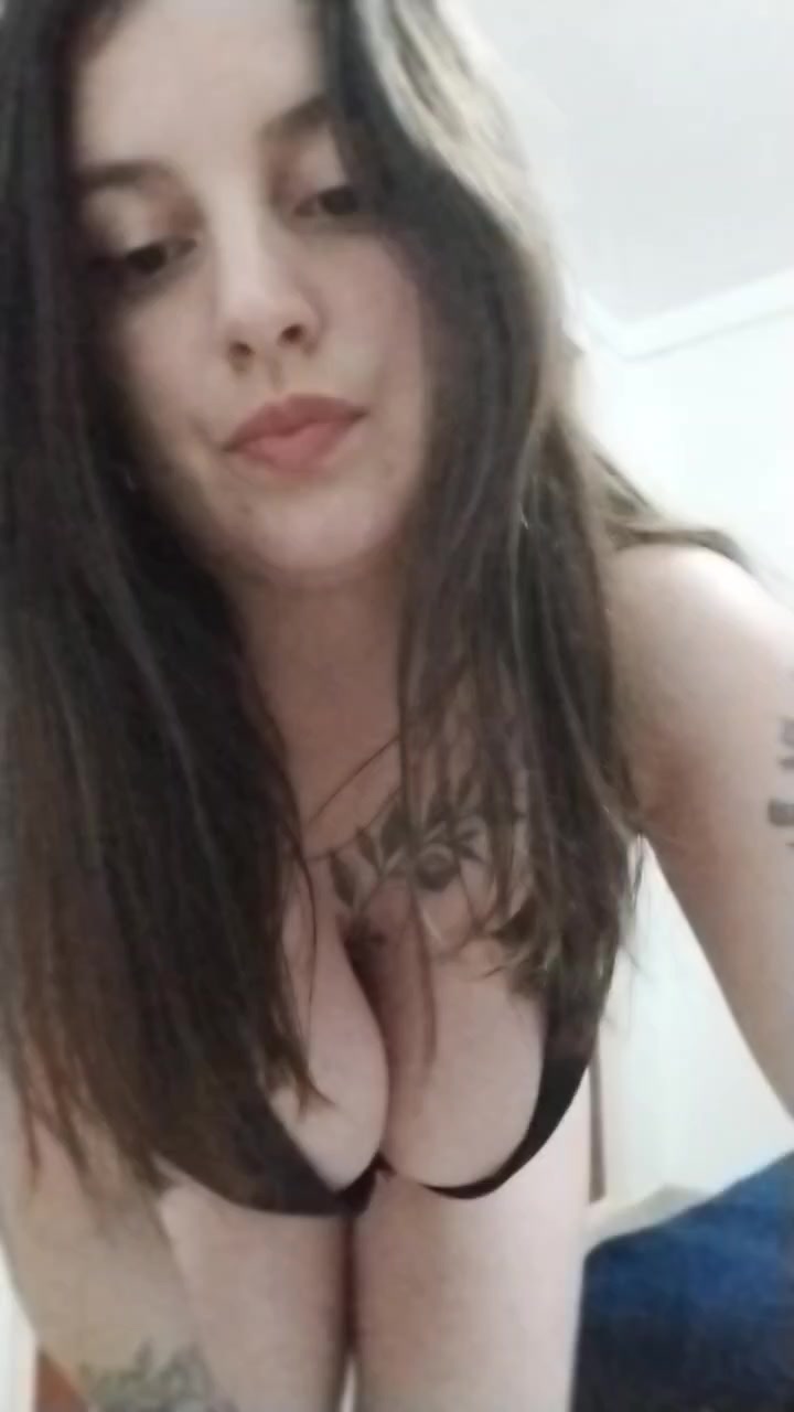 Luzz007 Live Cam Screenshot – 2025-08-23 21:36:44