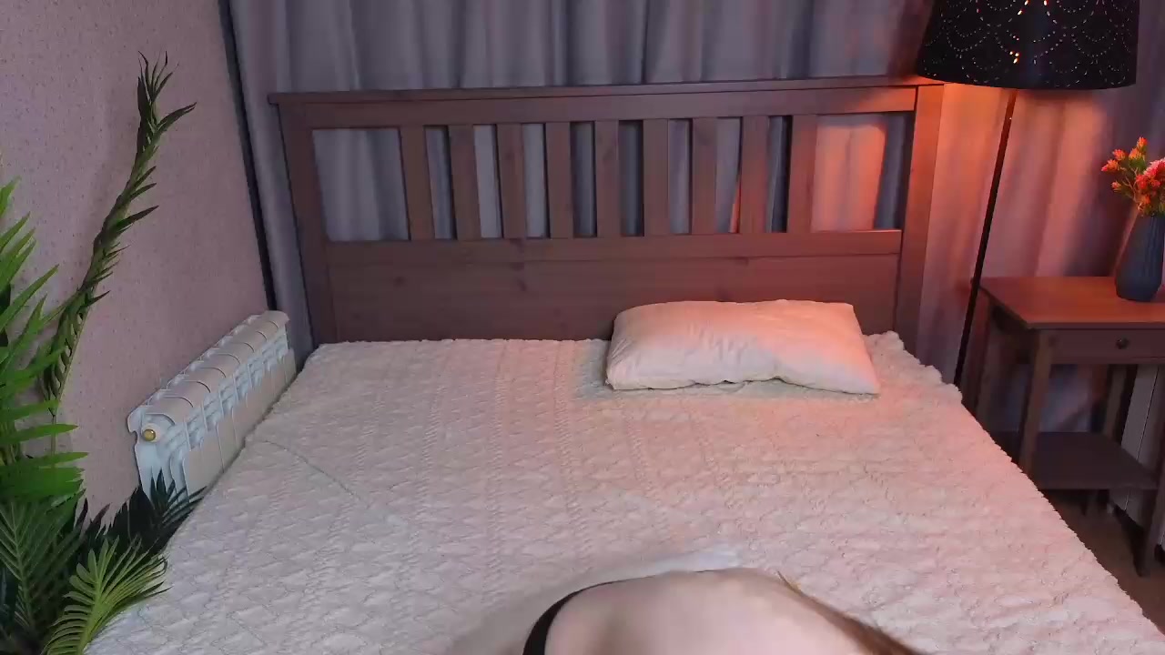 LynetteBalle Live Cam Screenshot – 2025-08-26 22:06:45