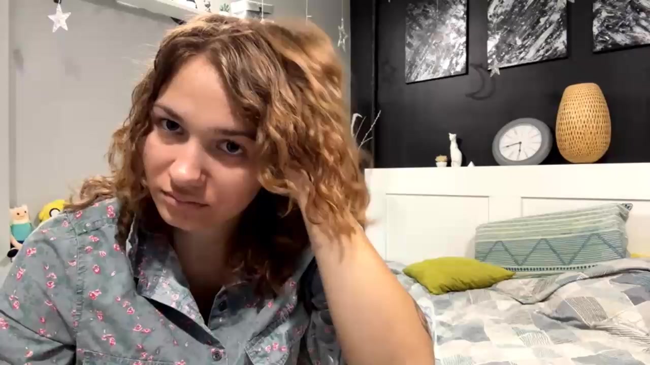 MapleQuirin Live Cam Screenshot – 2025-08-19 07:33:19