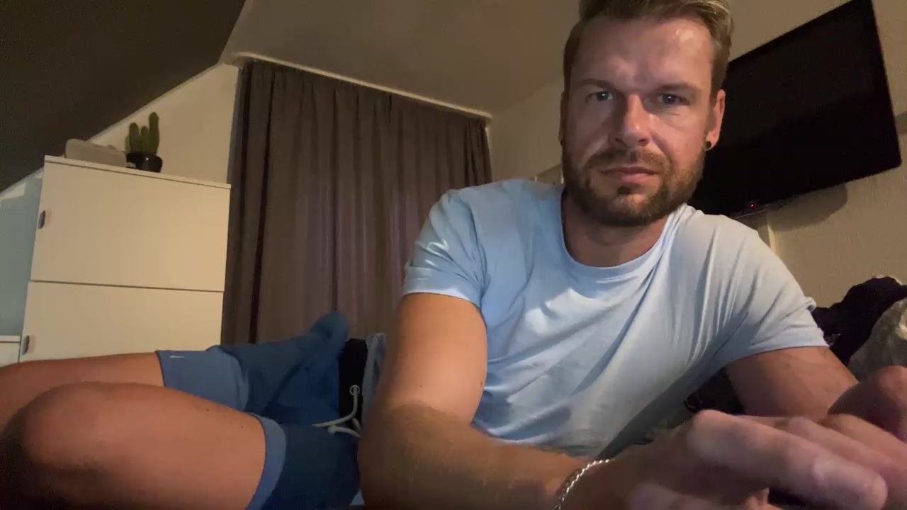 MarcoAndMore Live Cam Screenshot – 2025-08-04 18:37:50