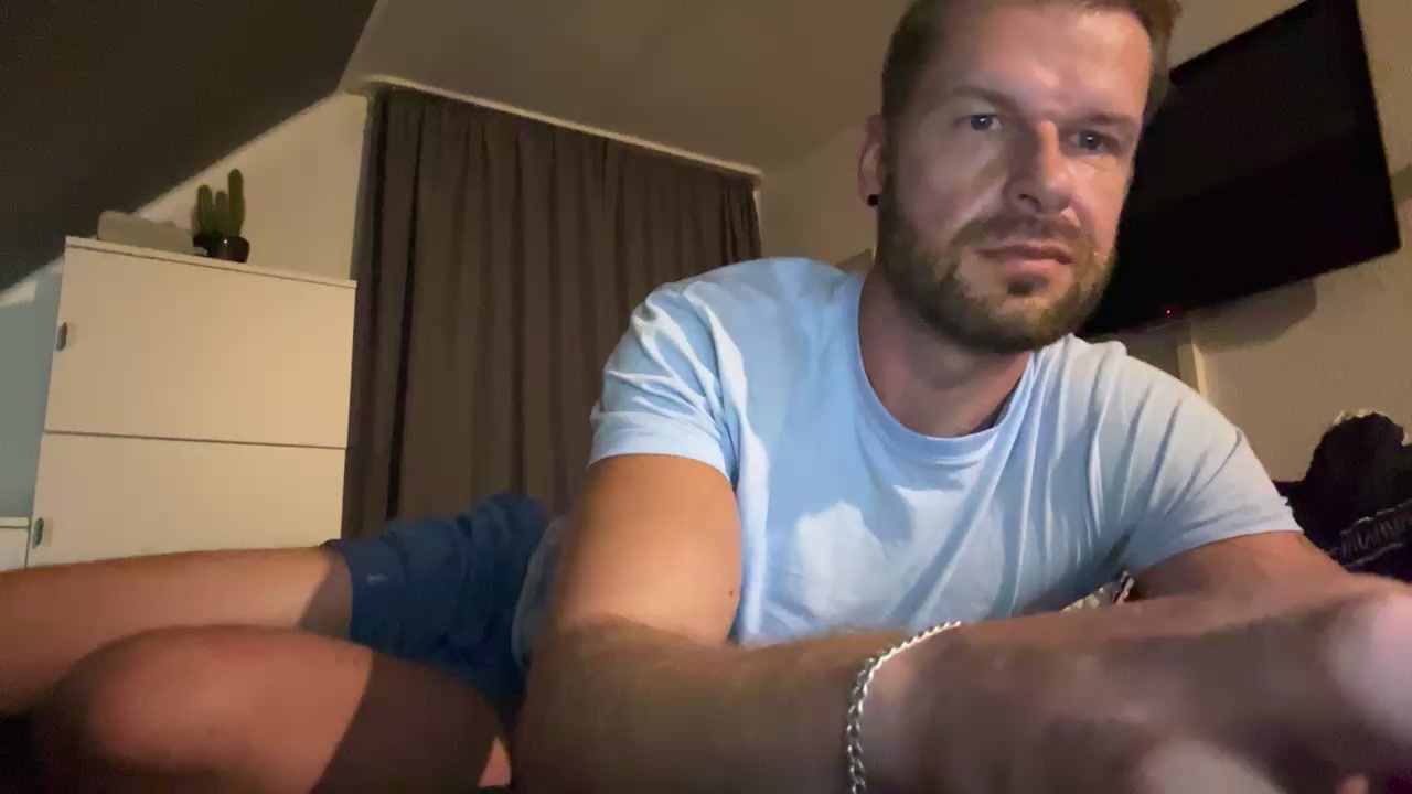 MarcoAndMore Live Cam Screenshot – 2025-08-04 19:11:36