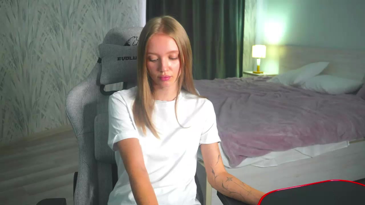 MaricelaMelahn Live Cam Screenshot – 2025-09-13 04:47:32