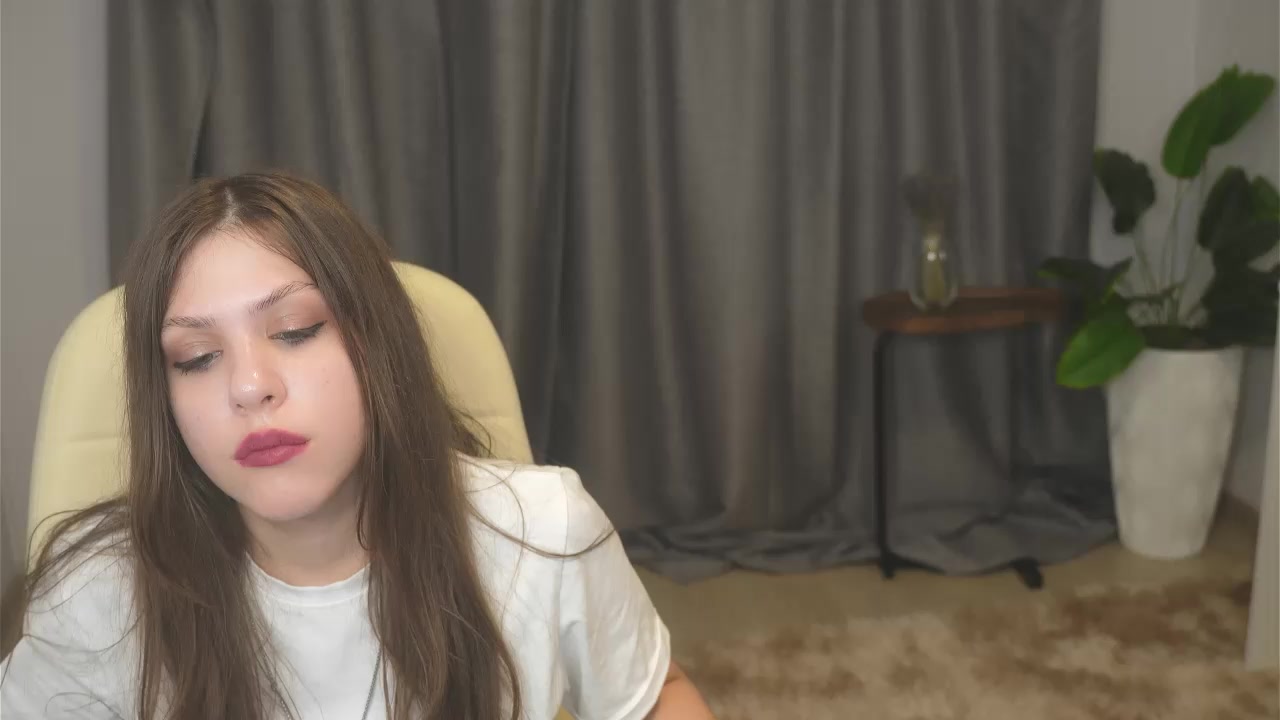 MarylynBilinski Live Cam Screenshot – 2025-08-26 19:04:27