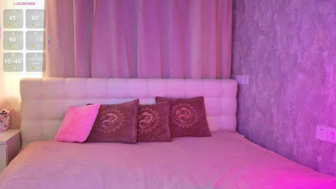 MaxineCorrell Live Cam Screenshot – 2025-08-17 03:45:44