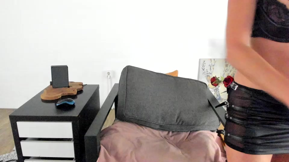 MendiPetite Live Cam Screenshot – 2025-08-04 18:19:13