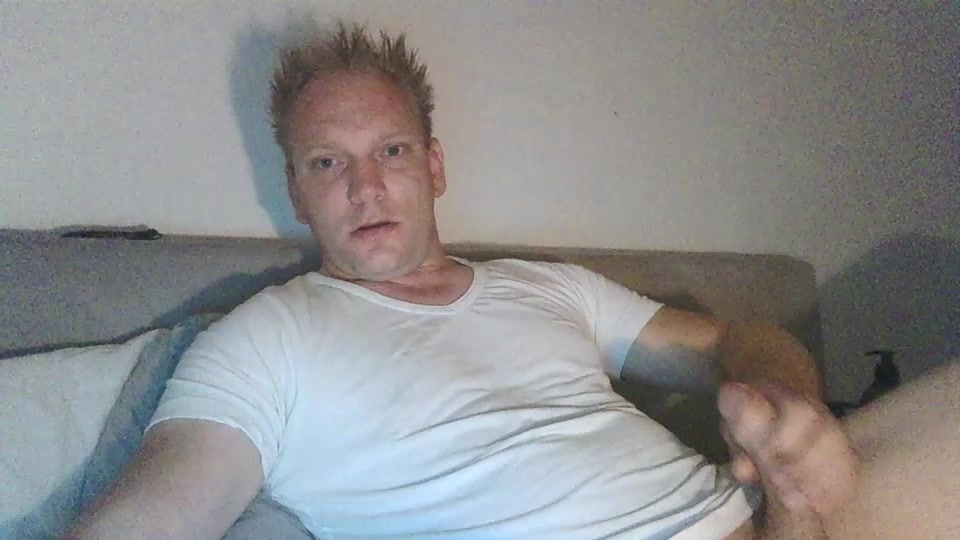 Mickxll Live Cam Screenshot – 2025-08-05 06:33:02