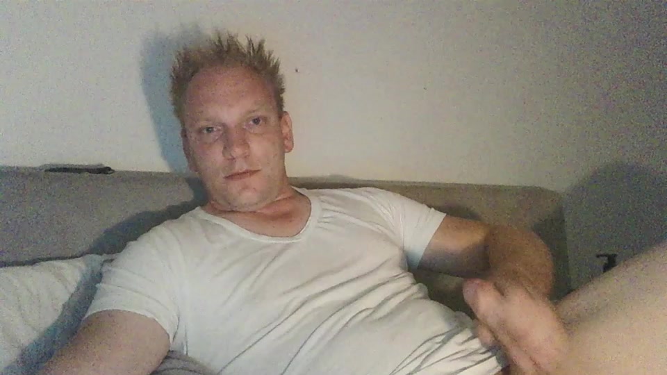 Mickxll Live Cam Screenshot – 2025-08-05 06:56:30