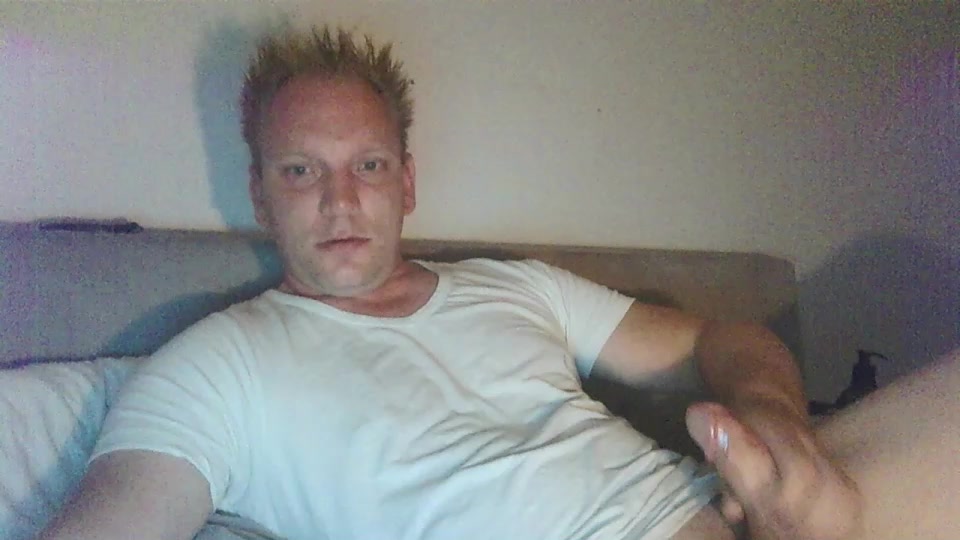 Mickxll Live Cam Screenshot – 2025-08-05 07:14:25