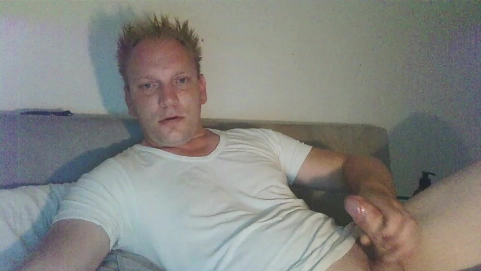 Mickxll Live Cam Screenshot – 2025-08-05 07:40:53