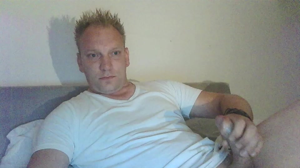 Mickxll Live Cam Screenshot – 2025-08-21 06:33:25
