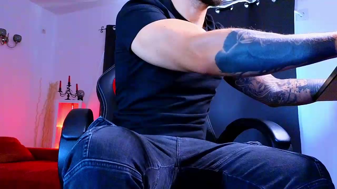 MightyAaronX Live Cam Screenshot – 2025-08-15 06:56:38