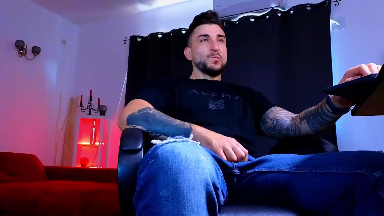 MightyAaronX Live Cam Screenshot – 2025-08-21 05:11:13