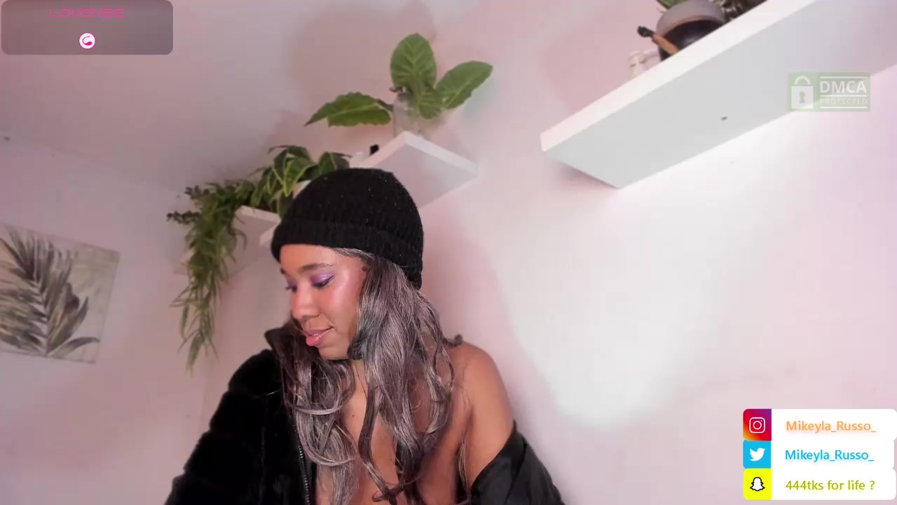 Mikeyla_Russo_ Live Cam Screenshot – 2025-08-05 16:40:17