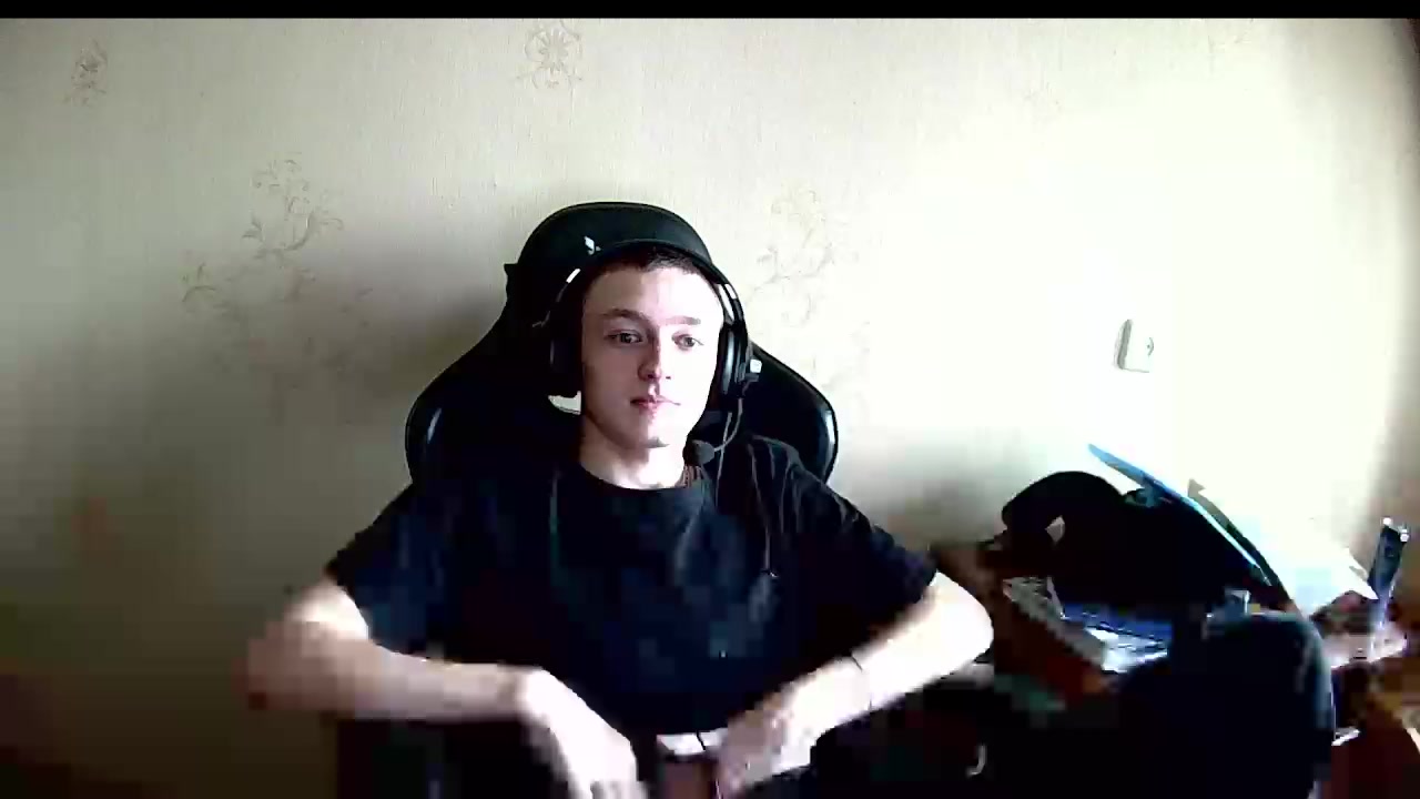 MikkiForus Live Cam Screenshot – 2025-08-26 09:43:19