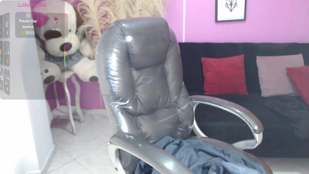 Milf_karlye Live Cam Screenshot – 2025-08-16 05:09:12
