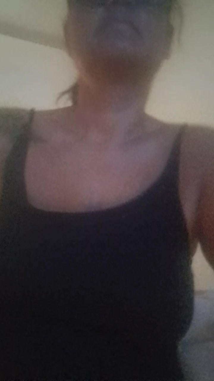 Molly1977 Live Cam Screenshot – 2025-08-23 17:00:53