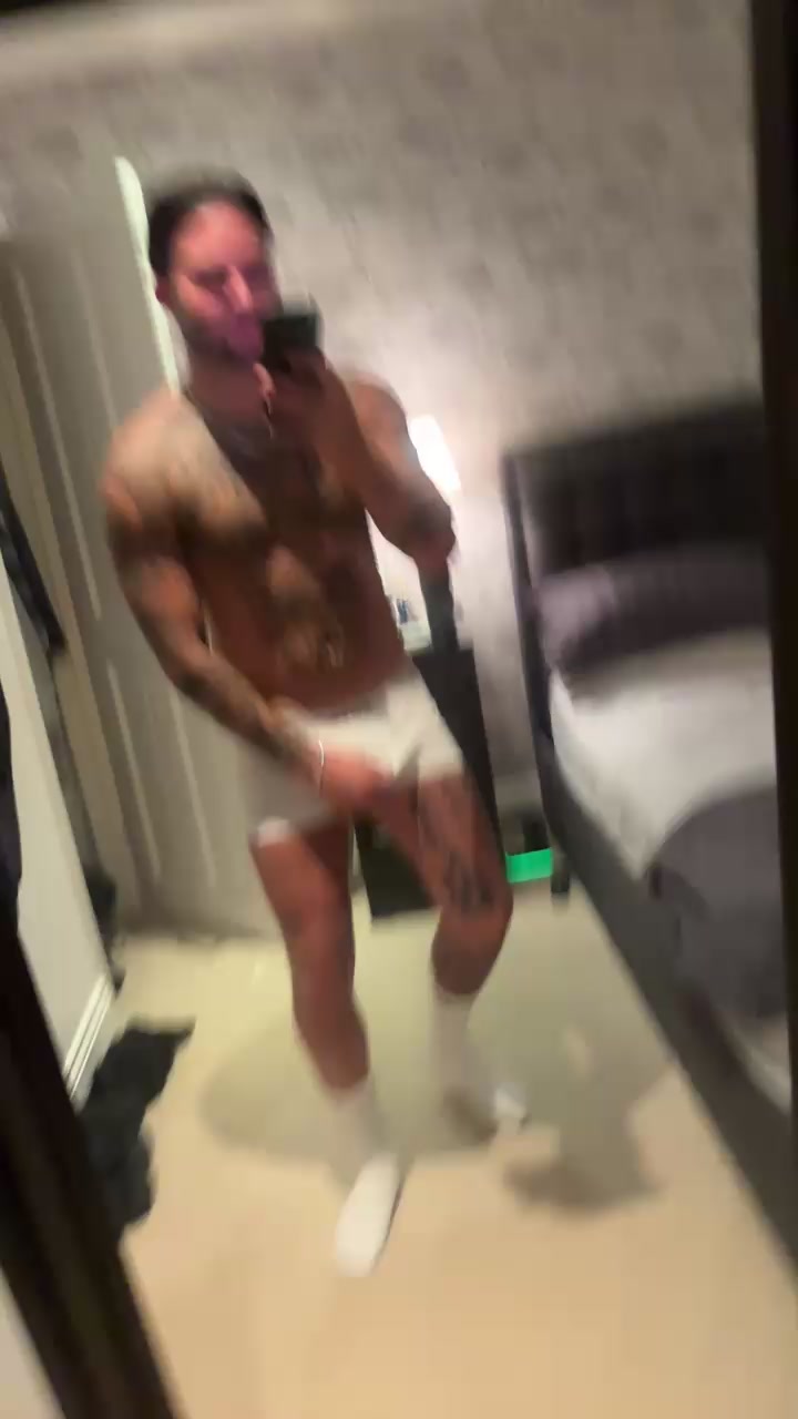 MrSussex Live Cam Screenshot – 2025-08-06 20:23:03