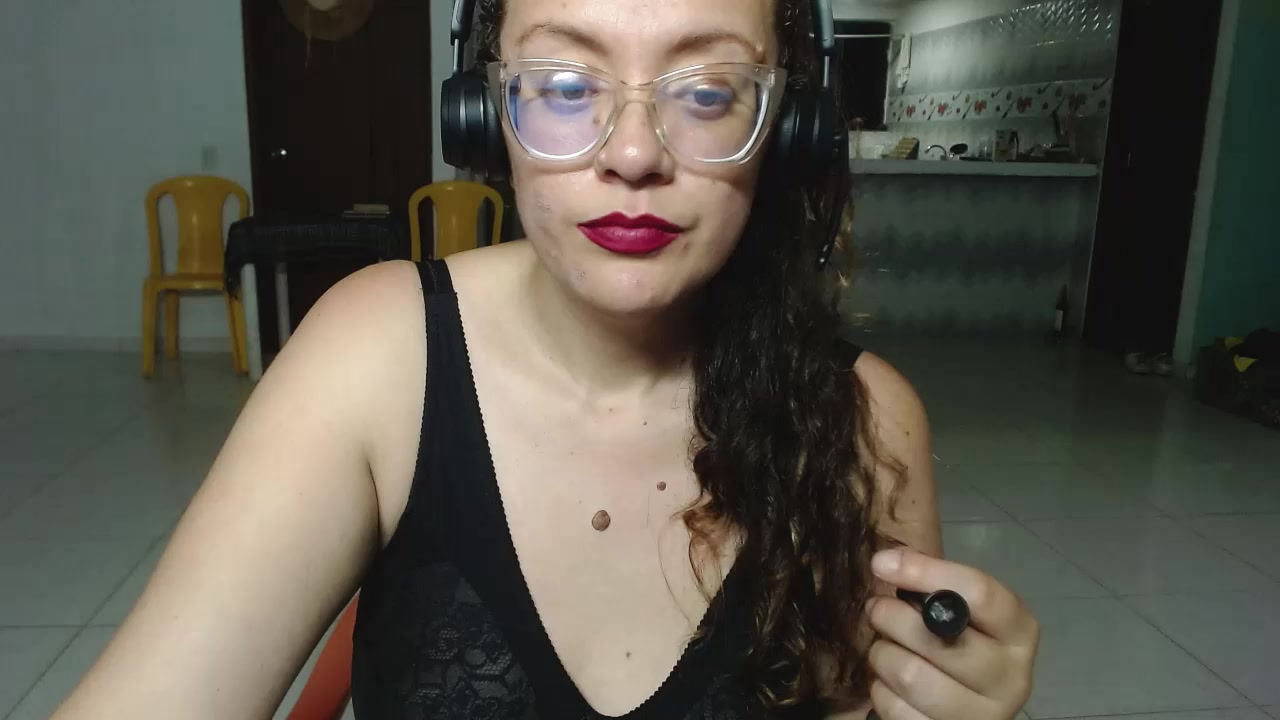 Mrs_agatha Live Cam Screenshot – 2025-08-04 03:02:34