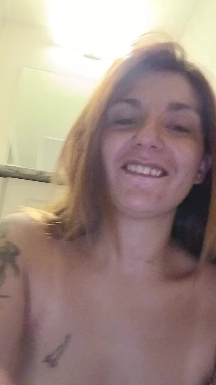 NaughtyHottie69 Live Cam Screenshot – 2025-08-06 04:28:56