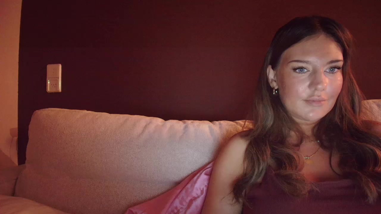 Ninaofficial Live Cam Screenshot – 2025-08-14 19:24:30