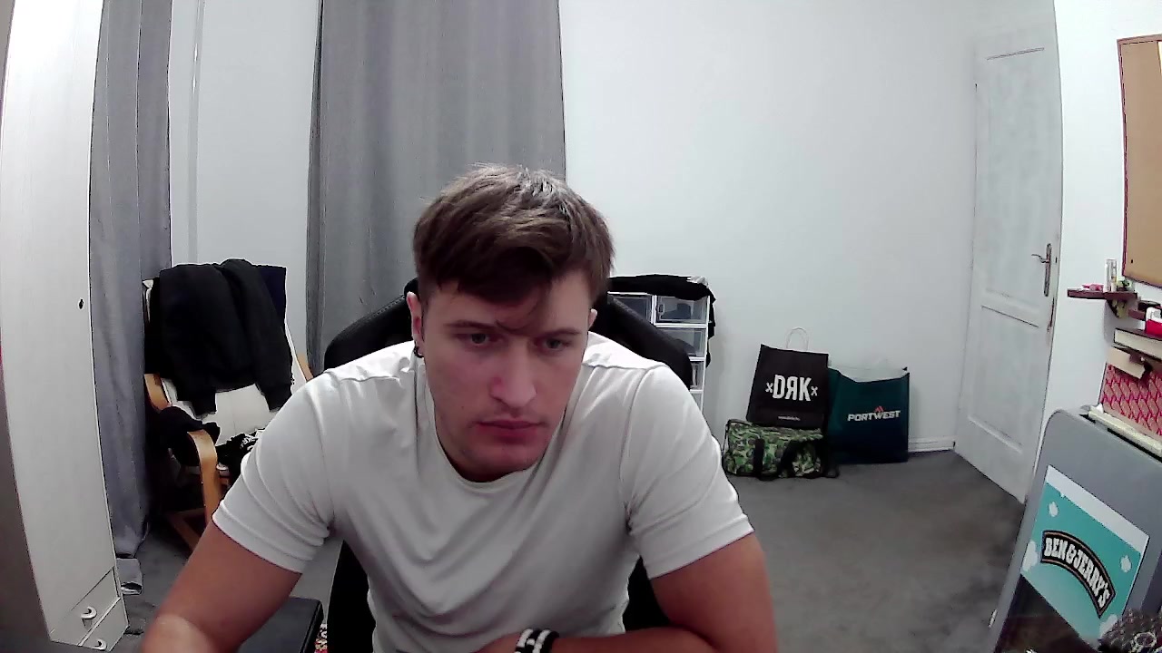 PKrisztian Live Cam Screenshot – 2025-08-03 22:27:09