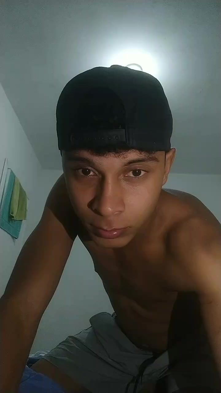 Papi2025 Live Cam Screenshot – 2025-08-20 01:24:22