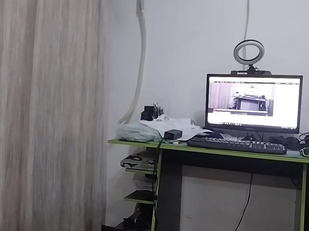 Priscila84 Live Cam Screenshot – 2025-08-16 07:09:28