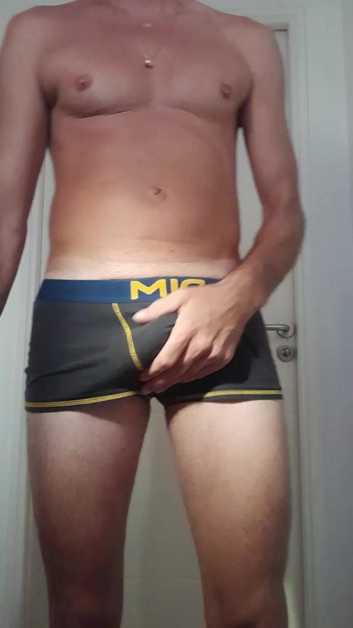 Ptitchibr Live Cam Screenshot – 2025-08-24 07:35:18