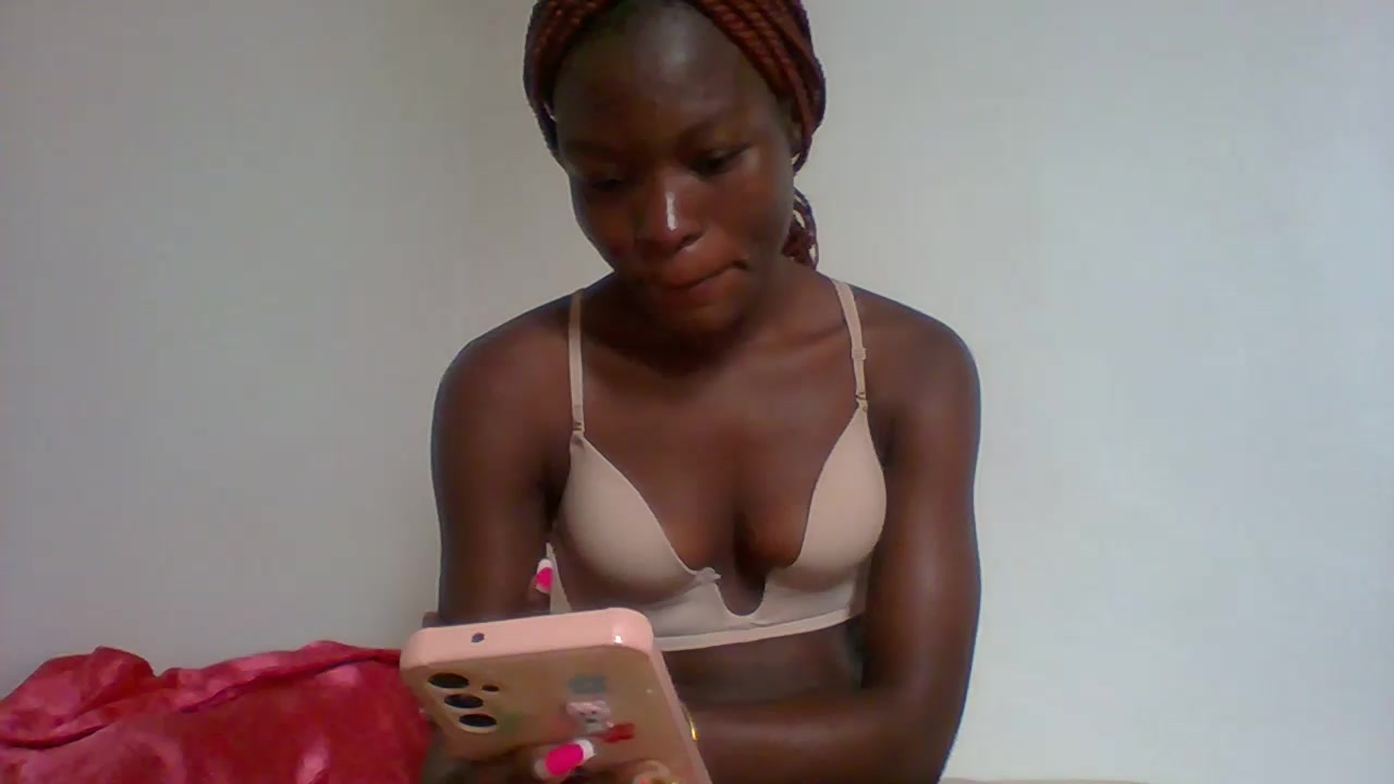 Queen_grashia Live Cam Screenshot – 2025-08-05 06:46:36