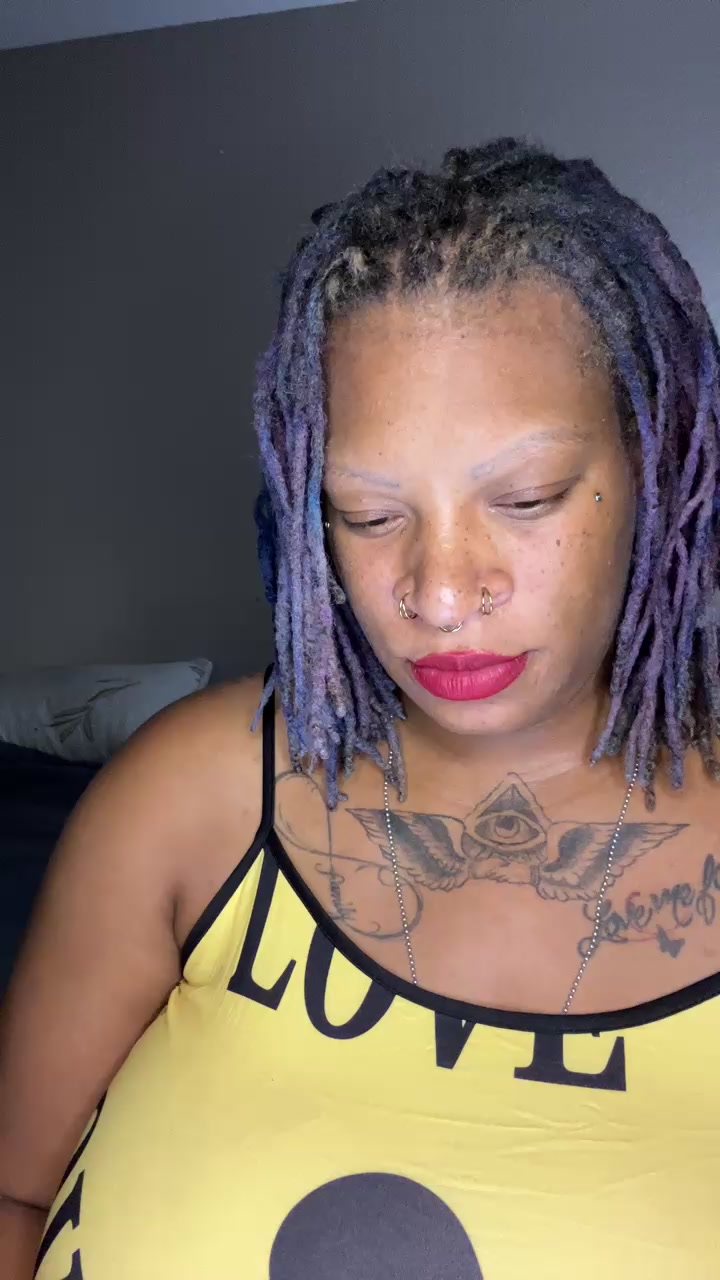 Queenpreggo Live Cam Screenshot – 2025-08-23 04:48:24